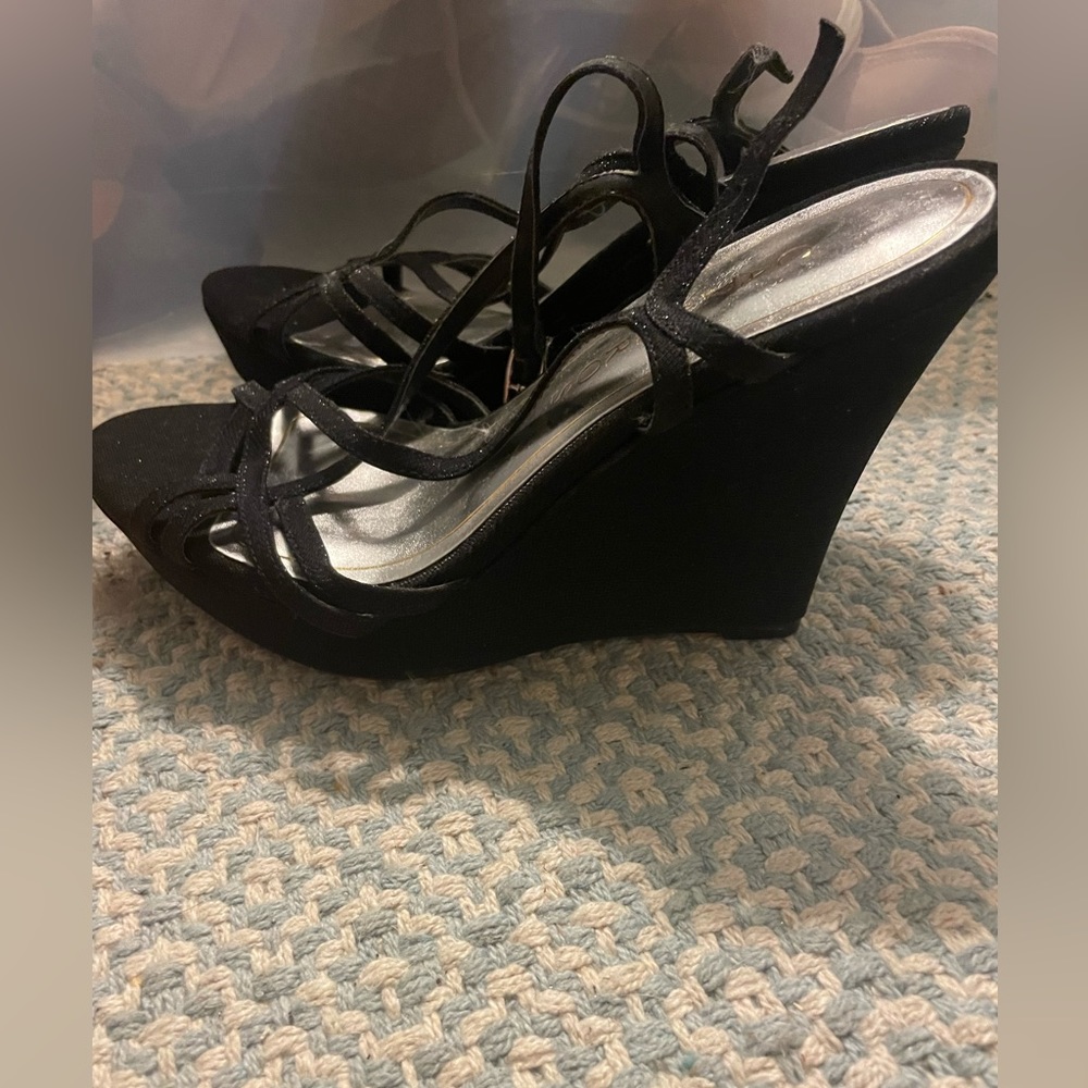 Cap arrows Black Sparkly Wedges